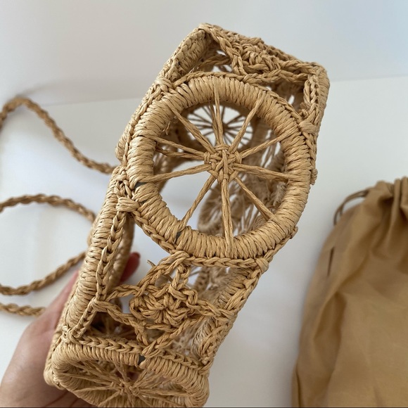 Open Weave Woven Round Straw Crossbody Bag - Picture 5 of 6